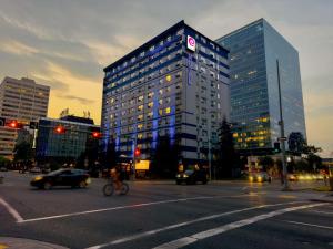 Coast Calgary Downtown Hotel & Suites by APA