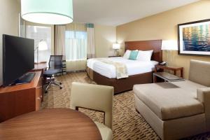 King Suite- Non-Smoking room in Hawthorn Suites by Wyndham Bridgeport