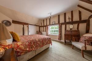 Medieval cottage with modern twist - Bridge House