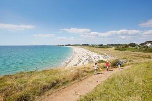 Maisons de vacances St Gildas de Rhuys - Maison 10 personnes avec 5 chambres, 900 m plage et 500 m centre bourg : photos des chambres
