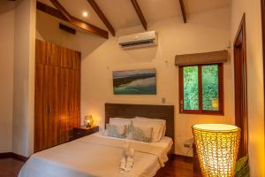 Three Monkeys - Central Cahuita - Tropical Comfort