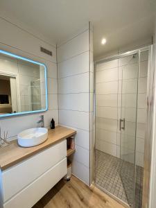 Appartements La Grange 1578 - Maison 4 etoiles - Centre Ville - Commerce a Proximite : photos des chambres