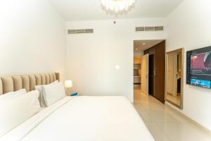 Modern 2BR I Partial Burj Khalifa & Boulevard View