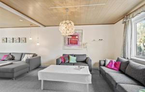 6 Bedroom Beautiful Home In Ærøskøbing