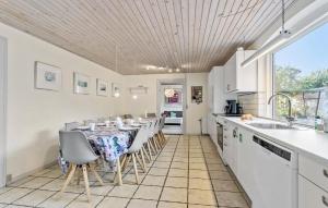 6 Bedroom Beautiful Home In Ærøskøbing