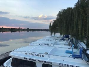 Old Willow Houseboats