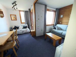 Appartements Studio coquet a 50m des pistes, proche commerces, balcon et casier a ski - FR-1-356-204 : photos des chambres