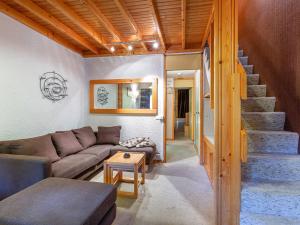 Appartement Rénové 3 Pièces Mezzanine à 50m des Pistes, Balcon, Lave-Linge et Casier à Skis - FR-1-356-206