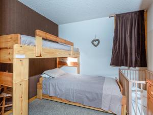 Appartement Rénové 3 Pièces Mezzanine à 50m des Pistes, Balcon, Lave-Linge et Casier à Skis - FR-1-356-206