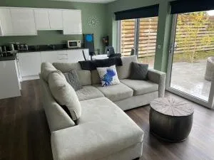 Contemporary 2 Bedroom En-suite Ground Floor Flat with Free Parking - Auldearn