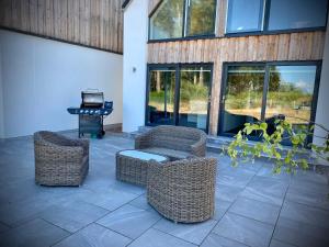 Contemporary 2 Bedroom En-suite Ground Floor Flat with Free Parking