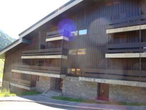 Studio rénové avec balcon à Méribel, idéal pour vacances ski - FR-1-355-76