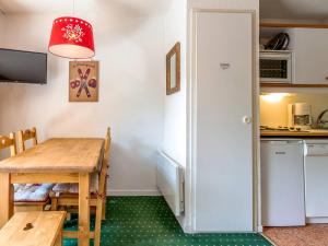 Appartement confortable, pieds des pistes, balcon, casier à skis - FR-1-355-58