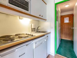 Appartement confortable, pieds des pistes, balcon, casier à skis - FR-1-355-58