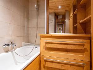 Studio confortable, casier à ski, proche pistes, Méribel - FR-1-355-164