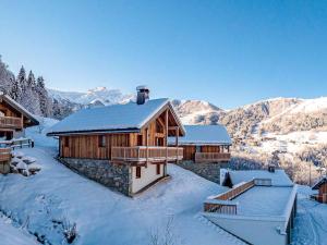 Chalets Superbe chalet duplex 3* avec prestations hotelieres, pied de pistes, parking, wifi - FR-1-356-378 : photos des chambres