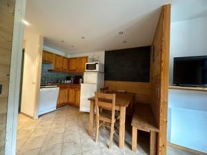 Appartement chaleureux proche des pistes avec balcon - FR-1-181-2102