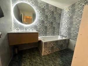 Appartement chaleureux proche des pistes avec balcon - FR-1-181-2102