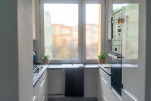 Spacious 4-Room Apartment, near Wrocław Airport, Free Parking