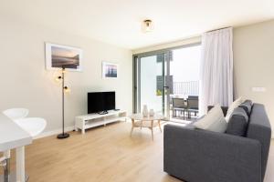 Home2Book Cozy & Modern Apt, Pool & Terrace