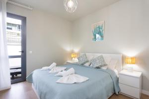 Home2Book Cozy & Modern Apt, Pool & Terrace