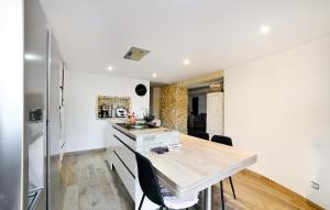 Maisons de vacances 4 Bedroom Cozy Home In Codolet : photos des chambres