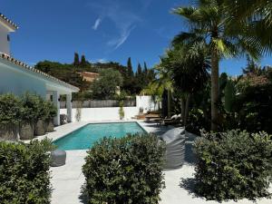Marbella Bliss - Luxury 4-Bedroom VILLA with Garden, Private POOL & Jacuzzi, Marbesa near- 5 min to the Cabopino Beach