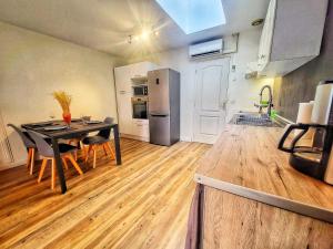 Appartements Appart in Py- - Charmant Appartement Climatise plein centre Marcadieu : photos des chambres