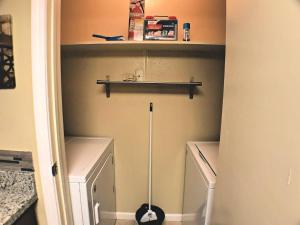 Sandpiper Stay - Pool, Near Beach & Seawall!