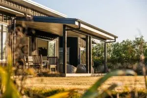 Modern and spacious with river and vineyard views - 泰哈皮