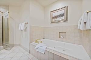 Villa Montane 117 by East West Hospitality