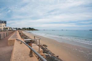 Maisons de vacances Maison face mer acces direct plage : Maison 3 Chambres