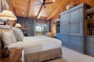 Villa Cortina 330 by East West Hospitality