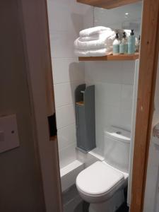 The Nook- Cotswold guest room