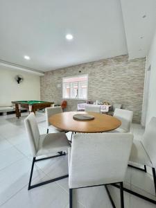 Casa Grande Com Piscina Guaruja