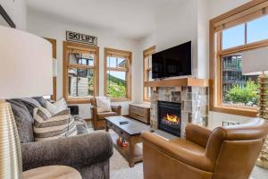 Capitol Peak Lodge 3220 by Snowmass Mountain Lodging