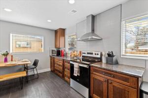 Whole House Relaxing Oasis by Fitzsimmons Campus