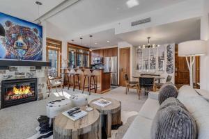 Capitol Peak Lodge 3222 by Snowmass Mountain Lodging