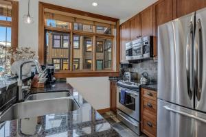 Capitol Peak Lodge 3222 by Snowmass Mountain Lodging