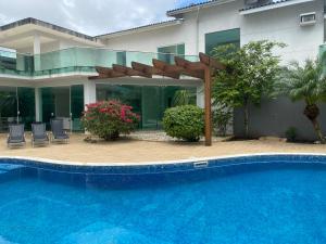 Casa de Praia em Condomínio Hanga Roa Bertioga