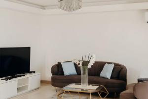 Oceanfront 3 Bedroom With Jacuzzi and Pool