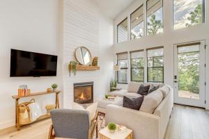 Luxe Pine Home with Tonto National Forest Access!