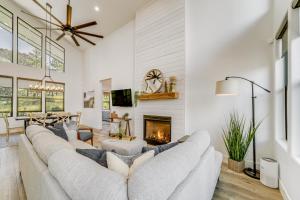 Luxe Pine Home with Tonto National Forest Access!