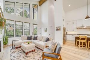 Luxe Pine Home with Tonto National Forest Access!