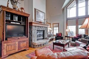 Villa Montane 216 by East West Hospitality