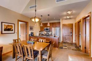 Capitol Peak Lodge 3324 by Snowmass Mountain Lodging