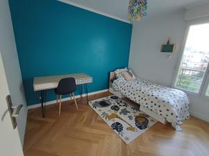 Big, Newly Renovated and Bright 3 Bedroom Flat in center of Courbevoie - 89m2