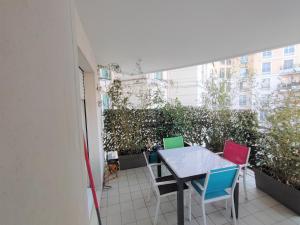 Big, Newly Renovated and Bright 3 Bedroom Flat in center of Courbevoie - 89m2