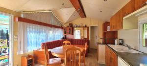 Campings Joli Mobil-Home avec terrain terrasse 10min du Puy duFou : photos des chambres