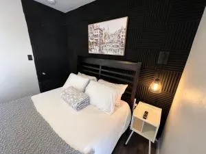 Pura Vida Private Access, Room & Bathroom - جوبيتر